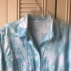 BLUE Vintage Hawaiian women’s short sleeve button down Pit to Pit 23” Used